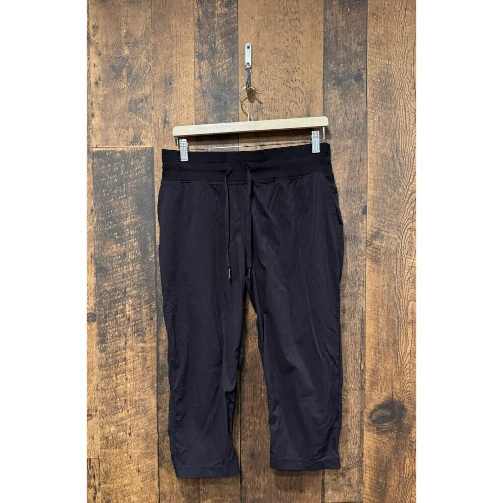 lululemon athletica Black Cropped Active Capris